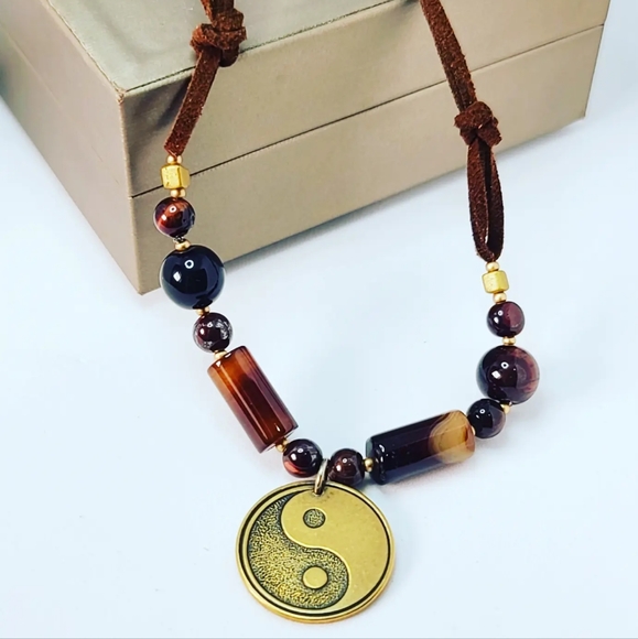 Lace Agate, Red Tiger Eye, Yin-yang charm necklace - Picture 3 of 5
